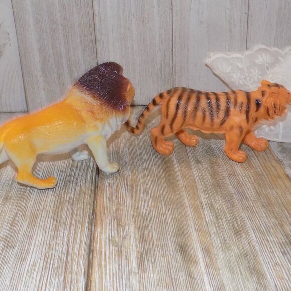 Lion and Tiger Plastic Toys, Preschooler Toys,  Cake Topper - Picture 5 of 9